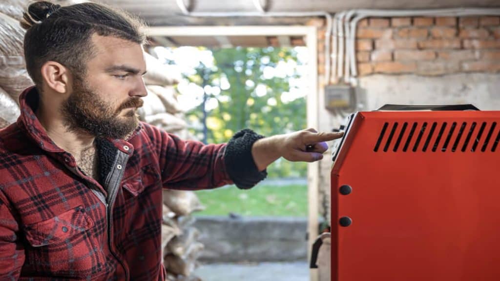 how does underfloor heating work with boilers and heat pumps